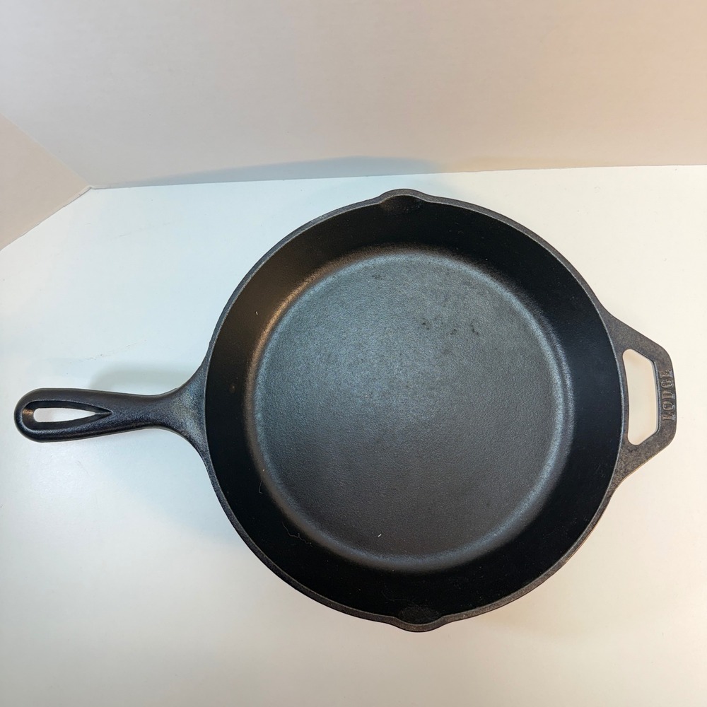 Lodge Cast Iron Skillet Unisex 10.25 Inch Black 8SK Pre-Seasoned Pan USA